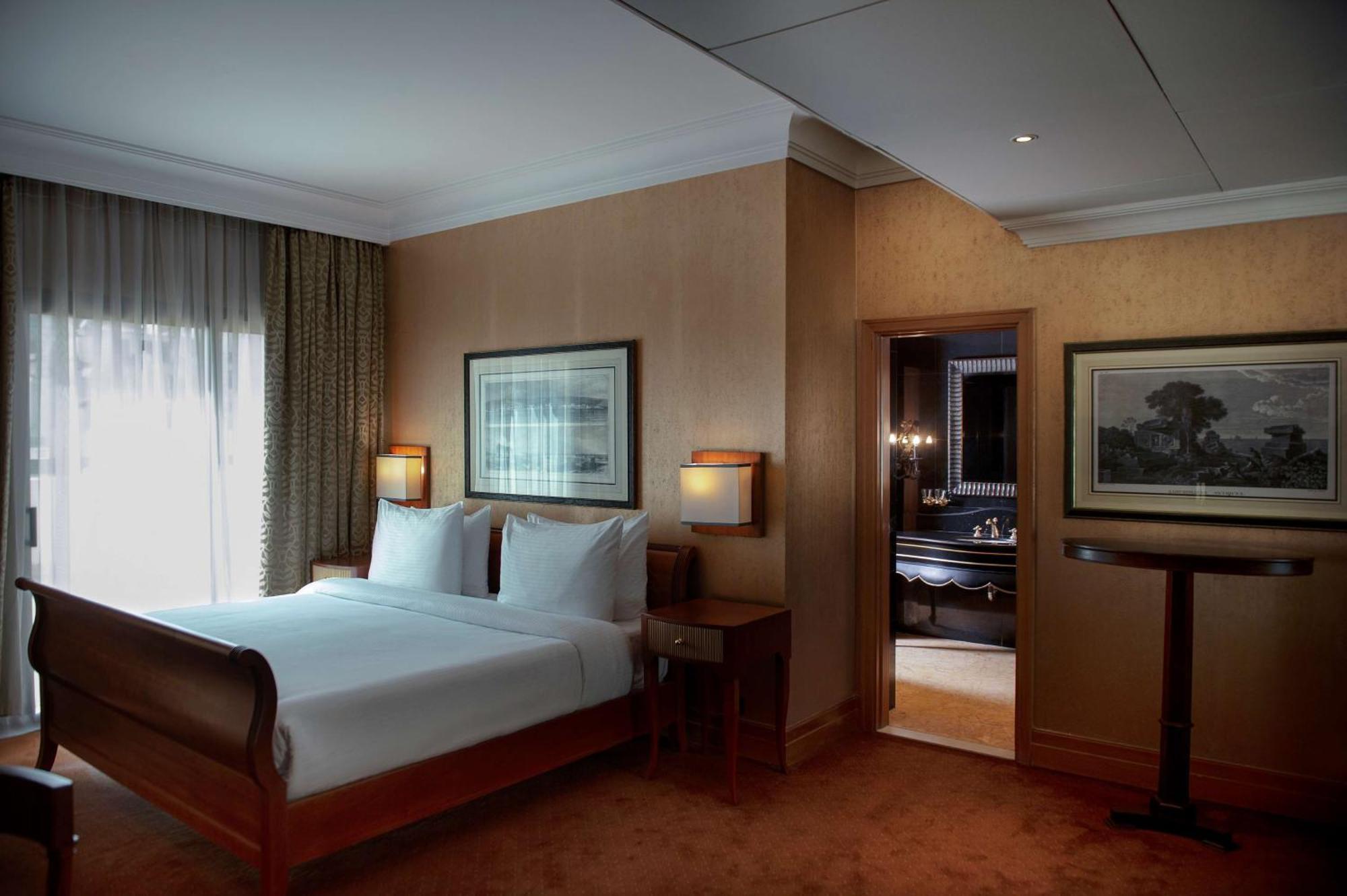 Radisson Blu Martinez 5*