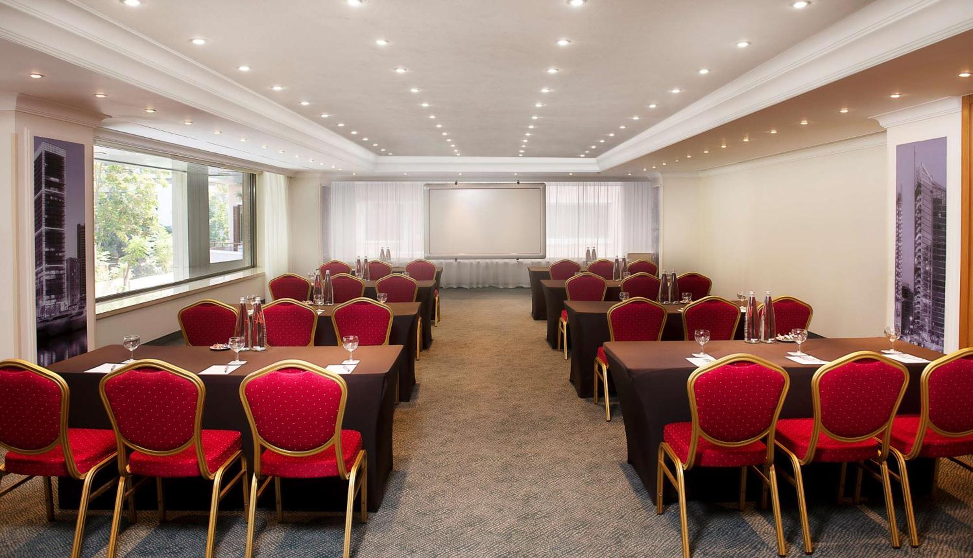 Radisson Blu Martinez 5* Beirut