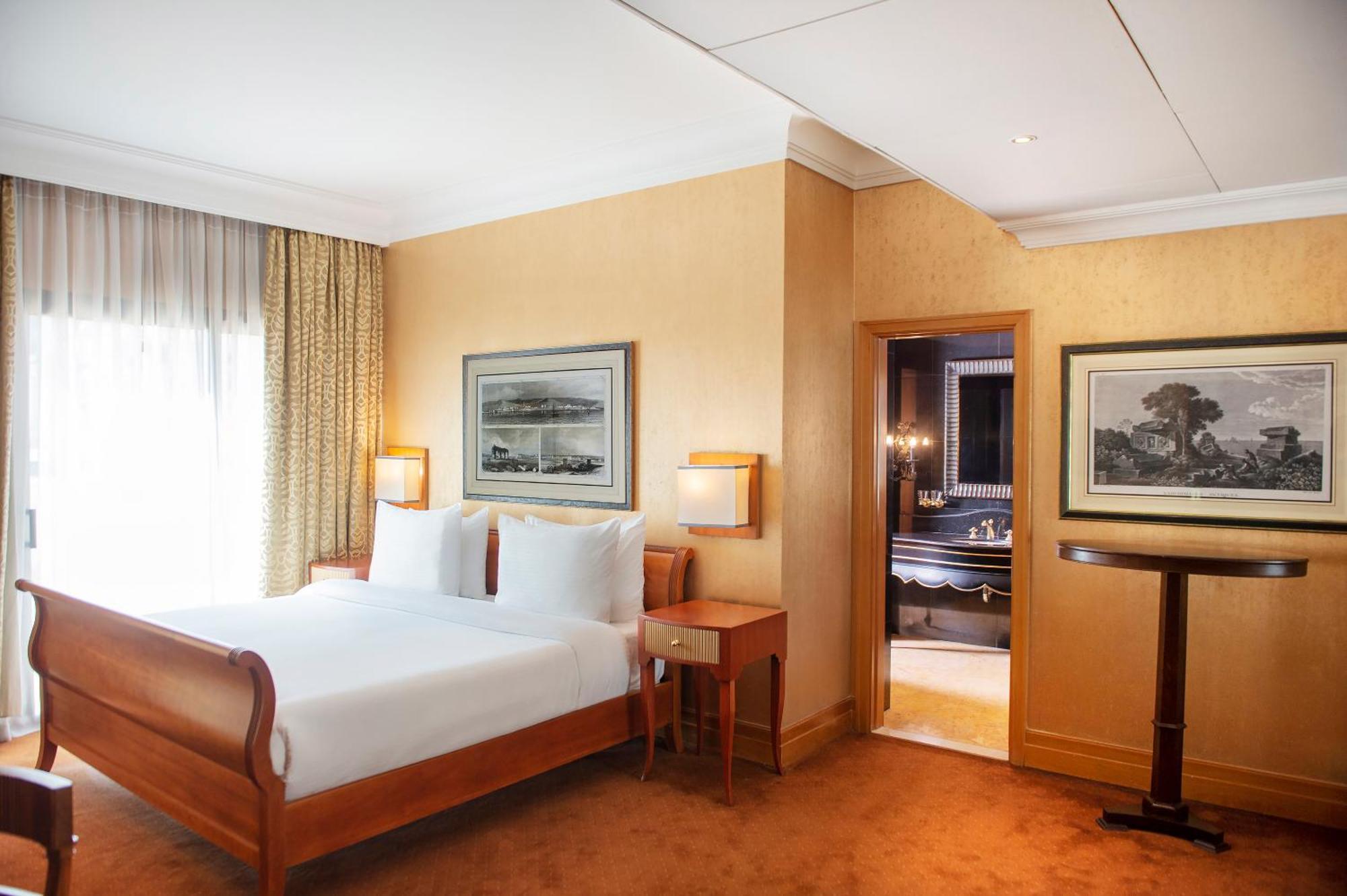 فندق راديسون بلو مارتينيز 5*